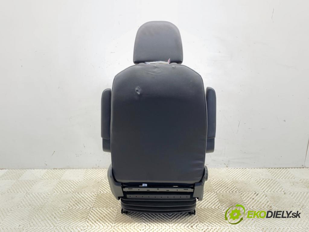 VW CRAFTER II Skrzynia 2022 130 kW 2.0 TDI 1968 Sedadlo ľavy predný
