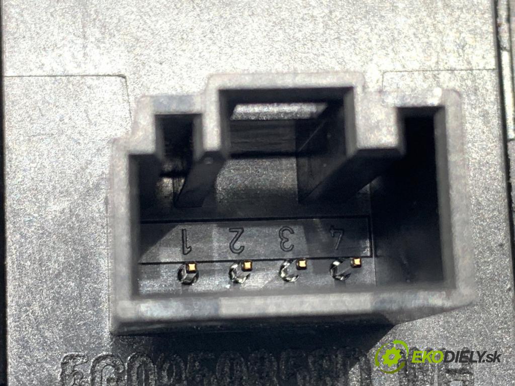 VW CRAFTER II Skrzynia 2022 130 kW 2.0 TDI 1968 Prepínač okien  (Prepínacie páčky pod volantom)