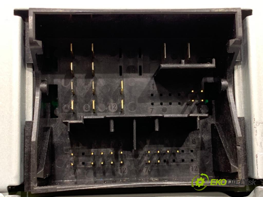 VW CRAFTER II Skrzynia 2022 130 kW 2.0 TDI 1968 RADIO Navigácia 7C0035869 (Audio zariadenie)