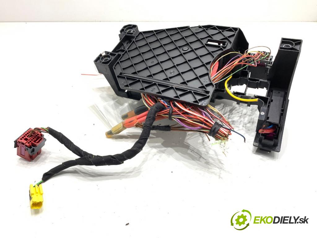 VW CRAFTER II Skrzynia 2022 130 kW 2.0 TDI 1968 skříňka poistková  (Pojistkové skříňky)