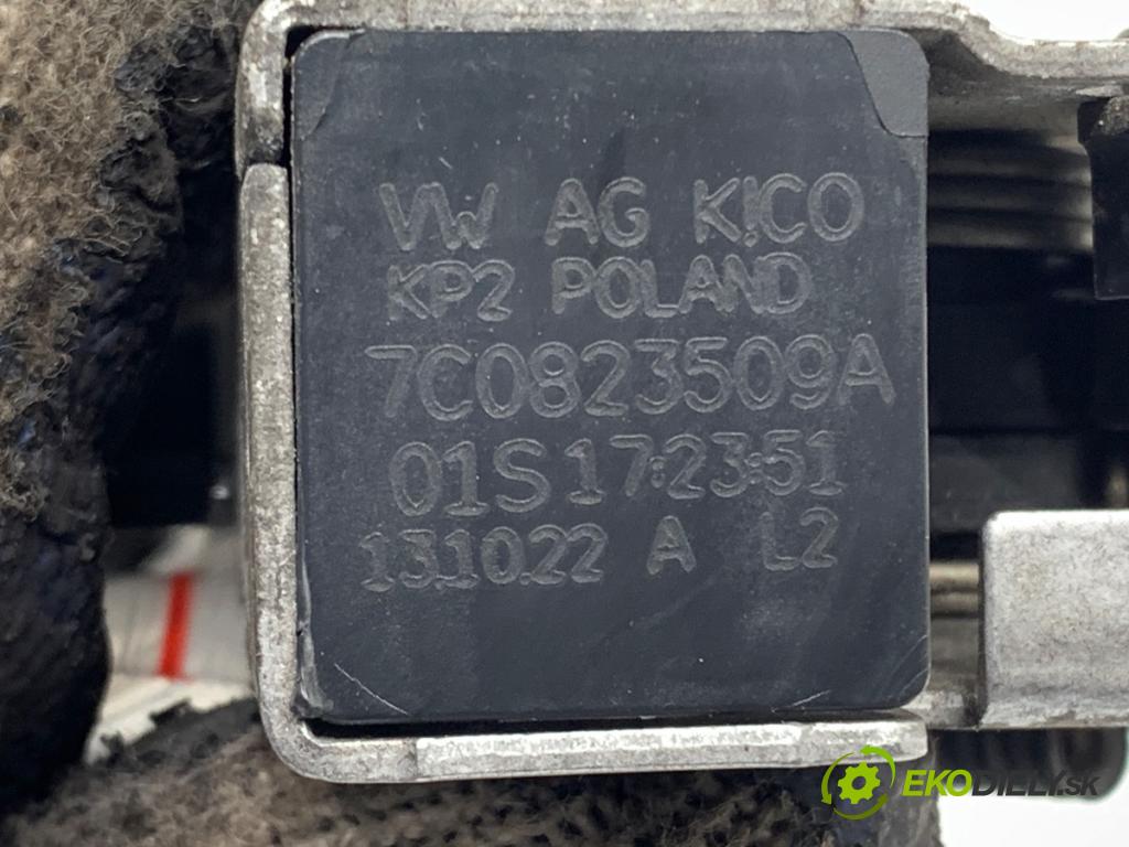 VW CRAFTER II Skrzynia 2022 130 kW 2.0 TDI 1968 zámok kapoty přední část 7C0823509A