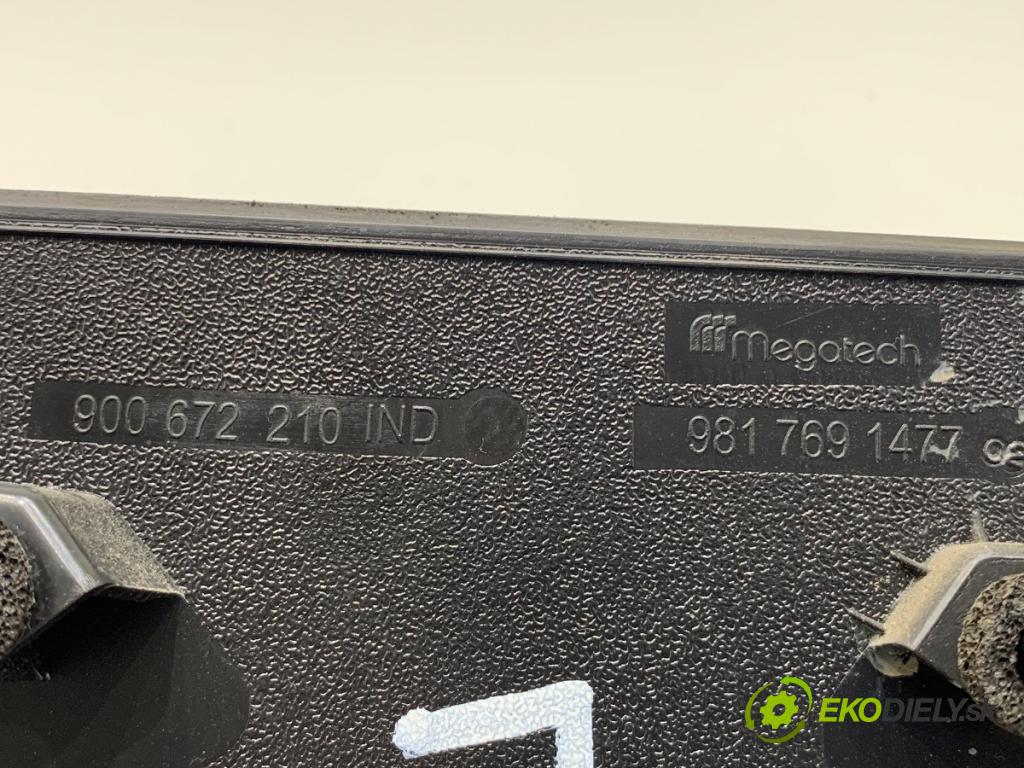 TOYOTA PROACE Nadwozie pełne/minivan 2021 96 kW 1.5 D-4D 130 (BPZMA) 1499 kryt trojuhelník blatníka přední část levá strana 9817691477