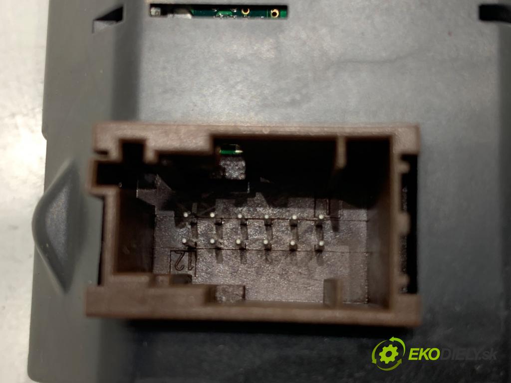 CITROEN C5 III sedan 2010 120 kW 2.0 HDi 165 1997 Dislpej  (Prístrojová doska)