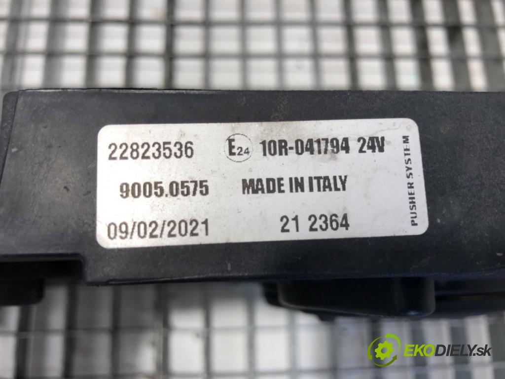 VOLVO FH II Ciągnik siodłowy 2021 338 kW 460 338 kW [460 KM] olej napędowy 2012 - 2022 12800 Ventilátor klimatizácie 22823536 (Ventilátor chladiča klimatizácie)