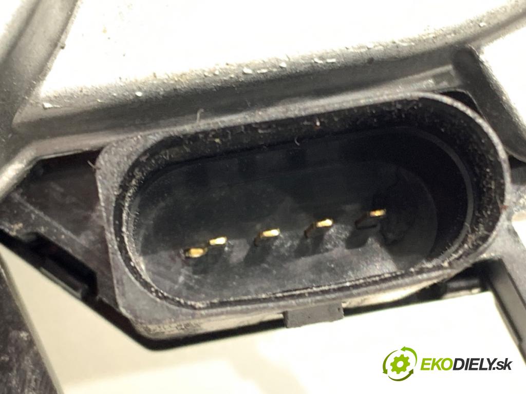 SKODA OCTAVIA III liftback 2019 85 kW 1.6 TDI 1598 Motor stieračov zad 5E5955711B