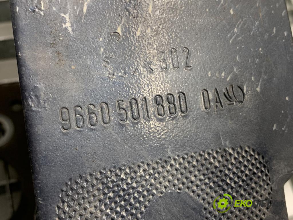 CITROEN C5 III sedan 2010 120 kW 2.0 HDi 165 1997 výztuha nárazníka přední část 9660501880 (Výztuhy přední)