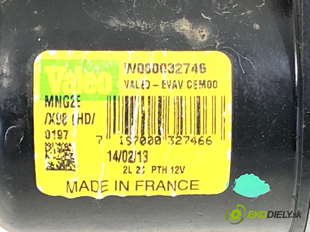 RENAULT CLIO IV liftback 2013 66 kW 1.5 dCi 90 1461 Mechanizmus stieračov predný 288004542R (Motorček stieračov predný)