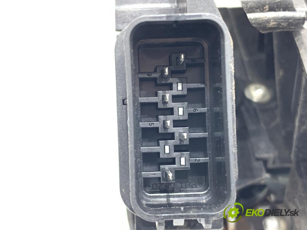 FORD FOCUS II liftback 2008 74 kW 1.6 1596 zámok dveře levý přední část 24000000013