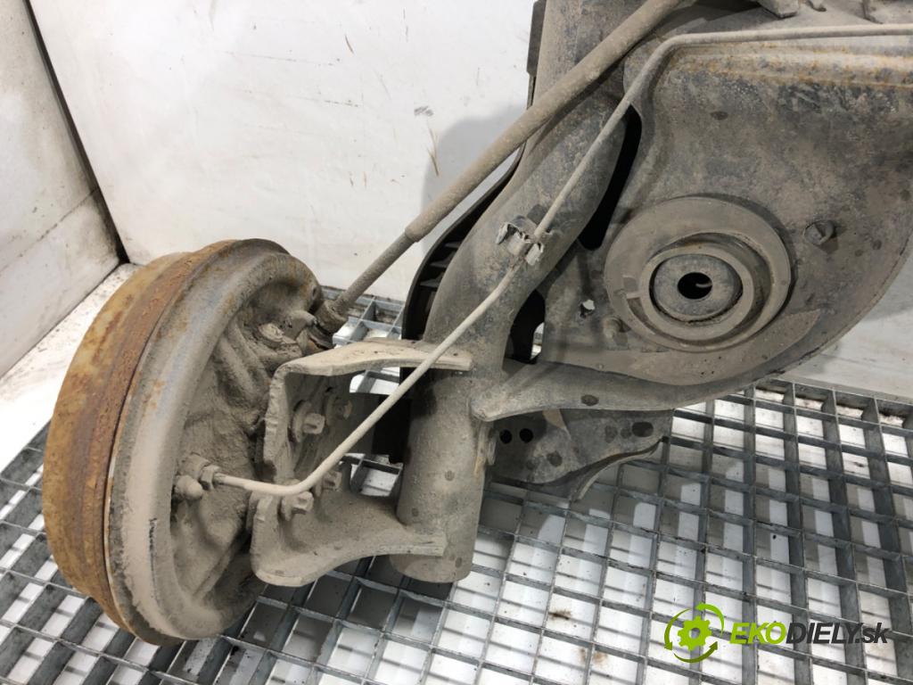 RENAULT CLIO IV liftback 2013 66 kW 1.5 dCi 90 1461 výztuha zadní část