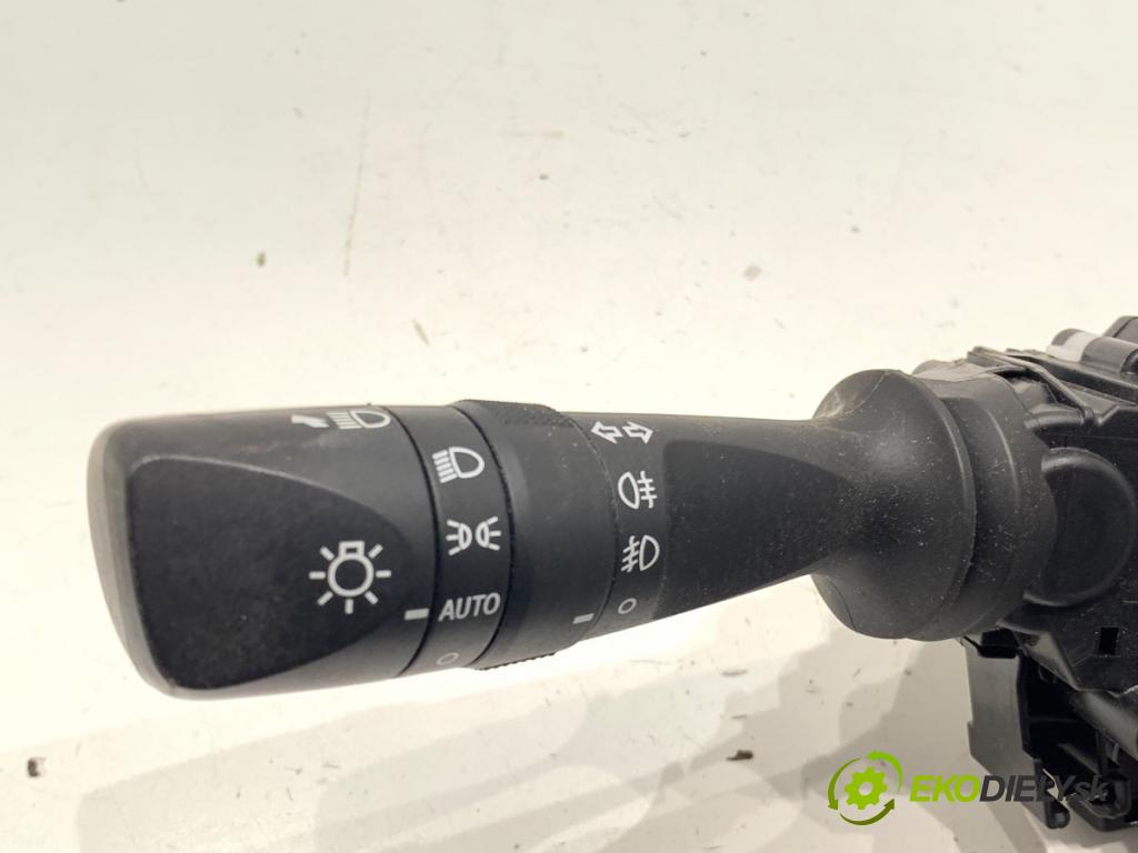 TOYOTA AURIS II Kombi 2017 73 kW 1.8 Hybrid (ZWE186_) 1798 Prepínač kombinovaný 17F852 (Prepínacie páčky pod volantom)