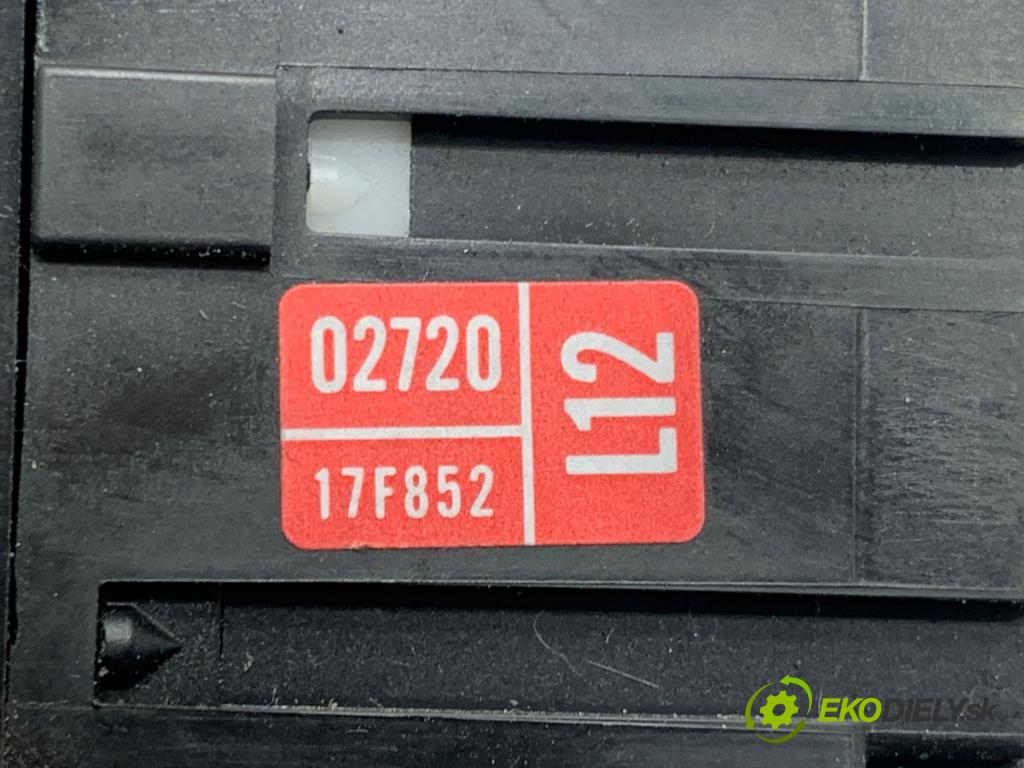 TOYOTA AURIS II Kombi 2017 73 kW 1.8 Hybrid (ZWE186_) 1798 Prepínač kombinovaný 17F852 (Prepínacie páčky pod volantom)