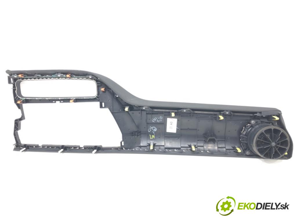 TOYOTA AURIS II Kombi 2017 73 kW 1.8 Hybrid (ZWE186_) 1798 lišty kryt 55403-02270 (Lišta)