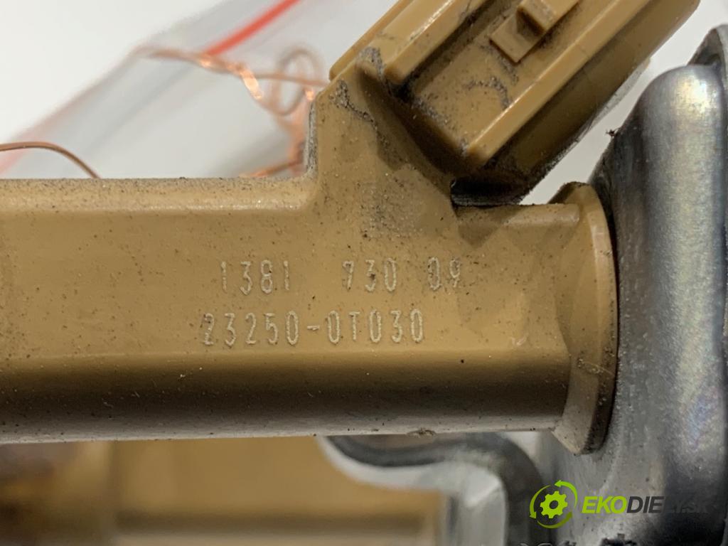 TOYOTA AURIS II Kombi 2017 73 kW 1.8 Hybrid (ZWE186_) 1798 Lišta vstrekovacia 23250-0T030 (Vstrekovacia lišta)