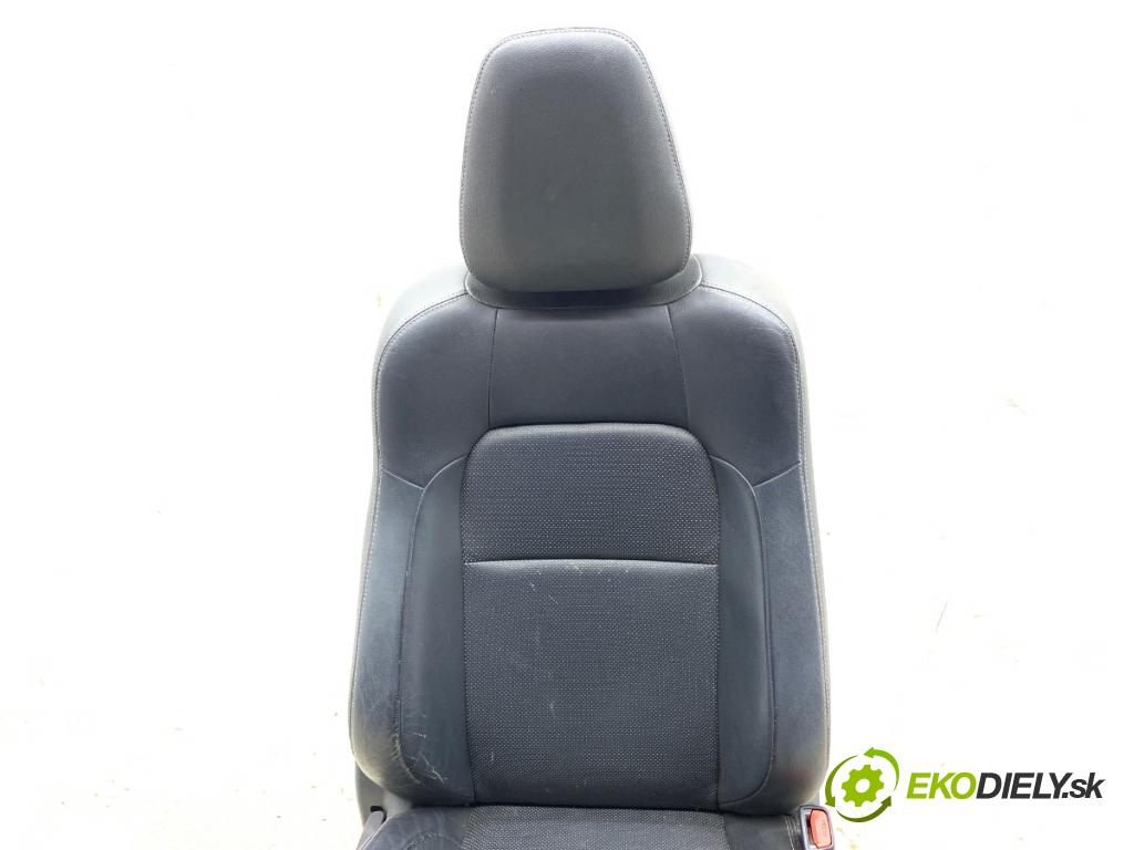 TOYOTA AURIS II Kombi 2017 73 kW 1.8 Hybrid (ZWE186_) 1798 Sedadlo pravy predný
