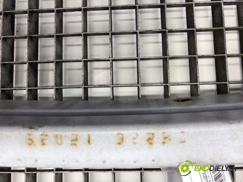 TOYOTA AURIS II Kombi 2017 73 kW 1.8 Hybrid (ZWE186_) 1798 Výstuha nárazníka predný  (Výstuhy predné)