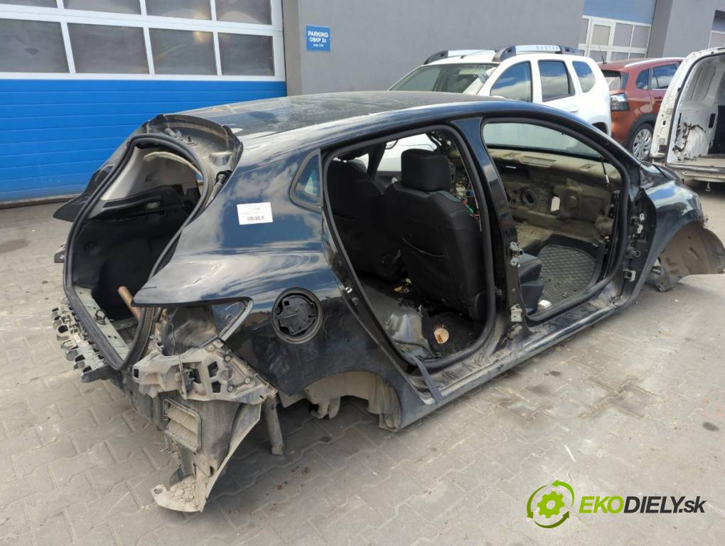 RENAULT CLIO IV liftback 2013 66 kW 1.5 dCi 90 1461 KAROSERIA ČTVRŤÁK blatník zadní část levý pravý práh střecha PODŁUŻNICA levý pravý 