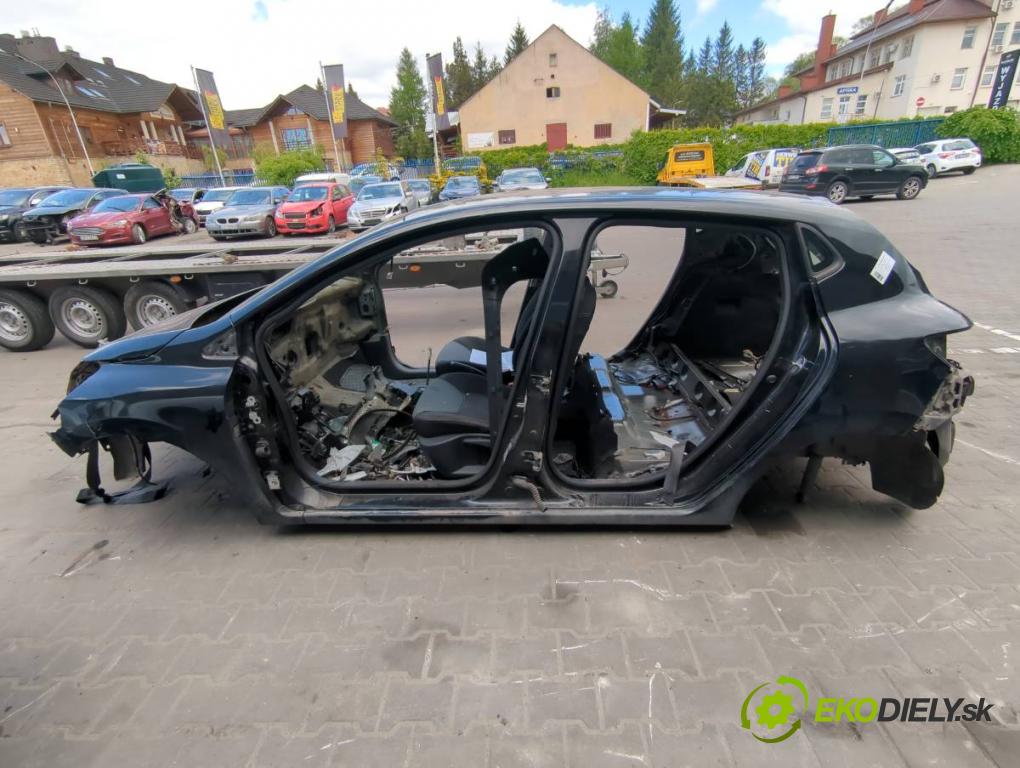 RENAULT CLIO IV liftback 2013 66 kW 1.5 dCi 90 1461 KAROSERIA ČTVRŤÁK blatník zadní část levý pravý práh střecha PODŁUŻNICA levý pravý