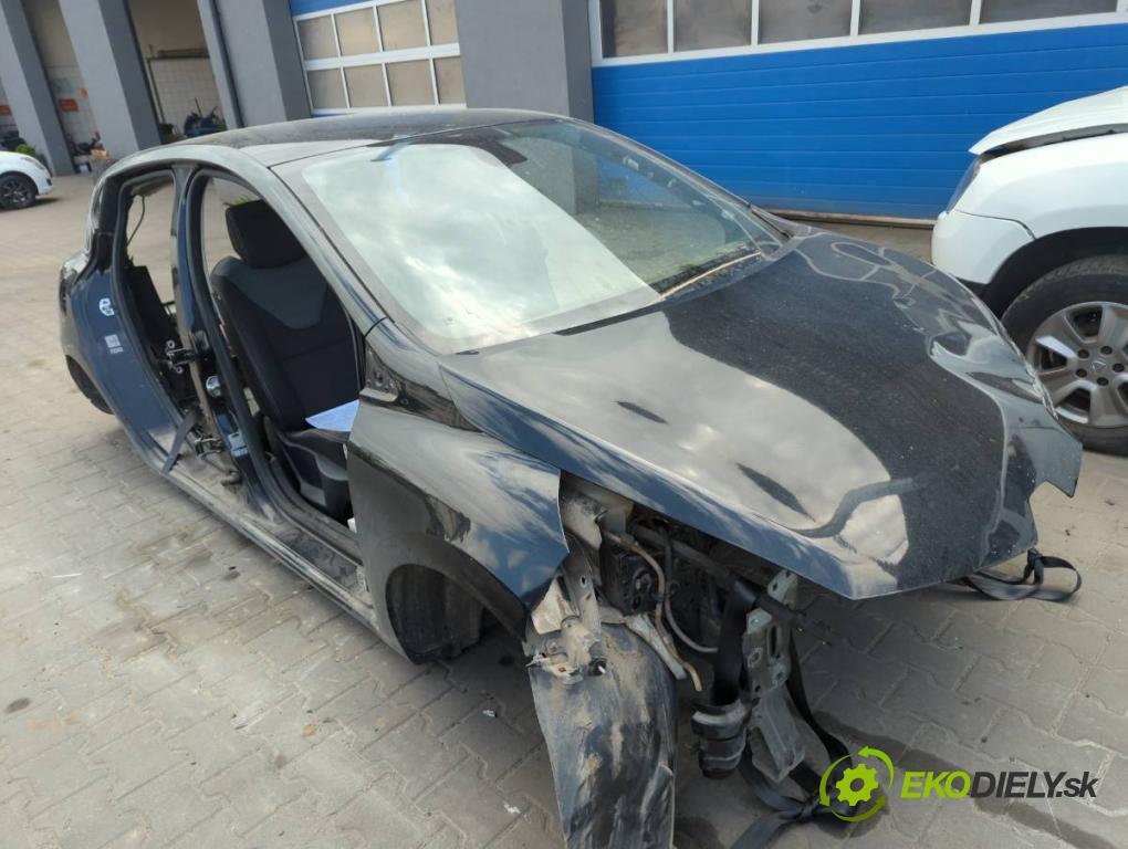RENAULT CLIO IV liftback 2013 66 kW 1.5 dCi 90 1461 KAROSERIA ČTVRŤÁK blatník zadní část levý pravý práh střecha PODŁUŻNICA levý pravý