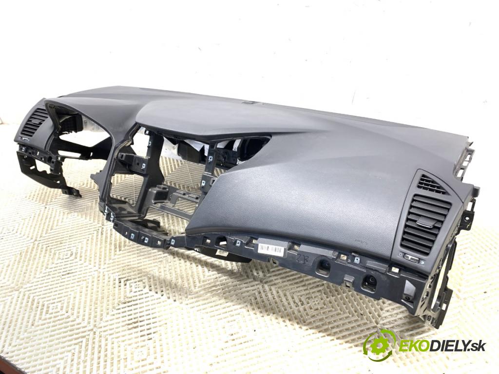 HYUNDAI i40 Kombi 2016 104 kW 1.7 CRDi 1685 Palubná doska silentbloku pasy 569003Z100RY