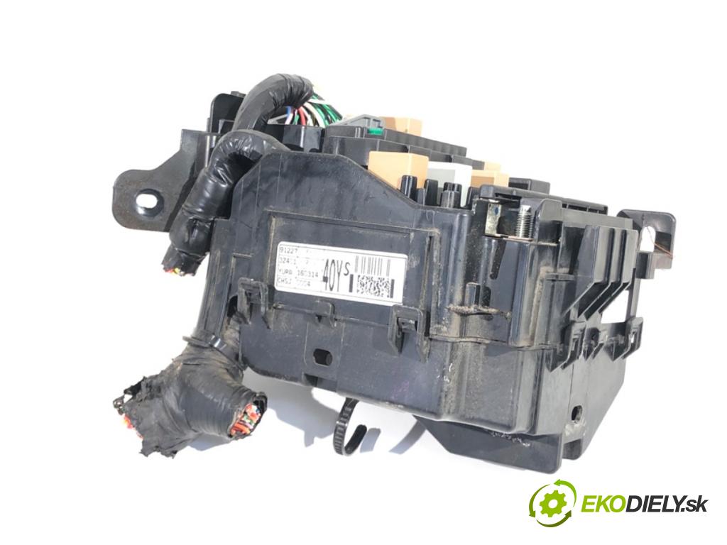 HYUNDAI i40 Kombi 2016 104 kW 1.7 CRDi 1685 Skrinka poistková 91951-3X160 (Poistková skrinka)