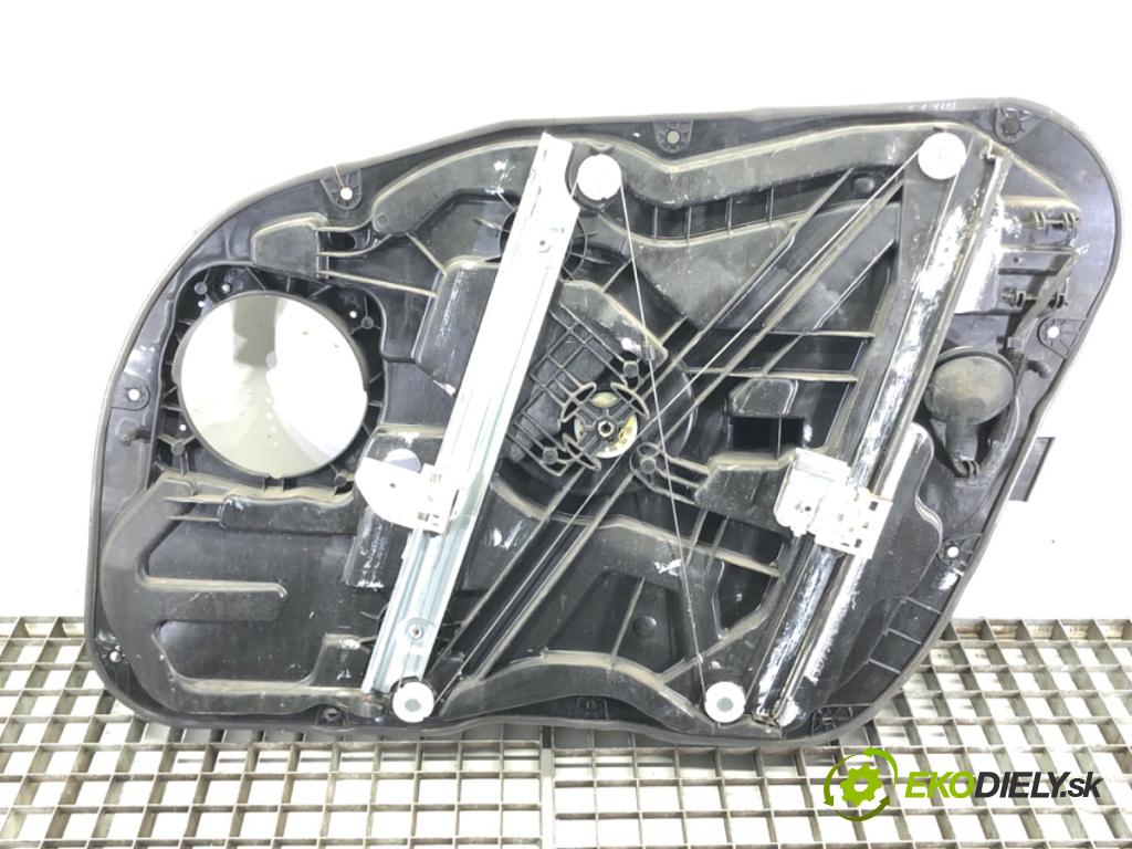 HYUNDAI i40 Kombi 2016 104 kW 1.7 CRDi 1685 mechanismus okna levý přední část 82450-3Z010