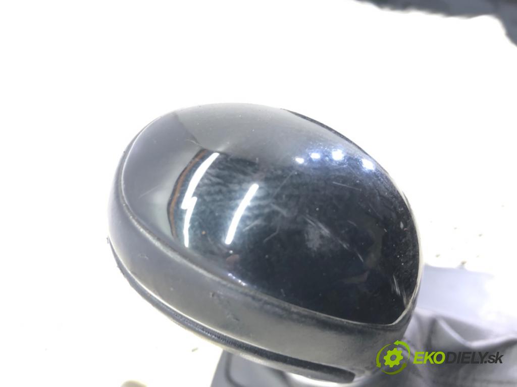 HYUNDAI i40 Kombi 2016 104 kW 1.7 CRDi 1685 Kulisa 46700-3ZXXX (Rýchlostná páka (kulisa))