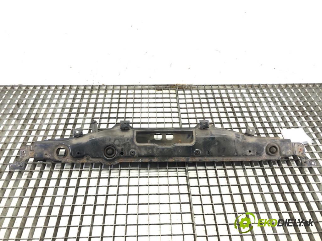 HYUNDAI i40 Kombi 2016 104 kW 1.7 CRDi 1685 výztuha horní  (Výztuhy)