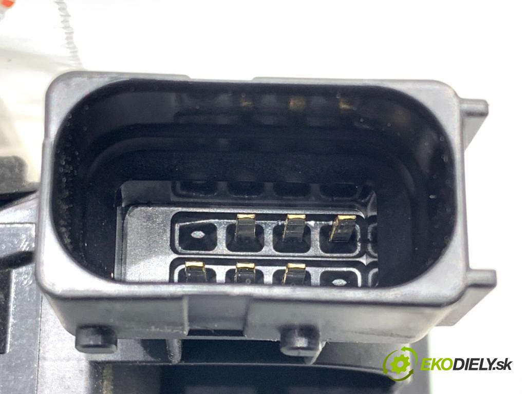 OPEL CORSA E liftback 2018 55 kW 1.4 (08, 68) 1398 zámok dveře levý zadní část 13431842