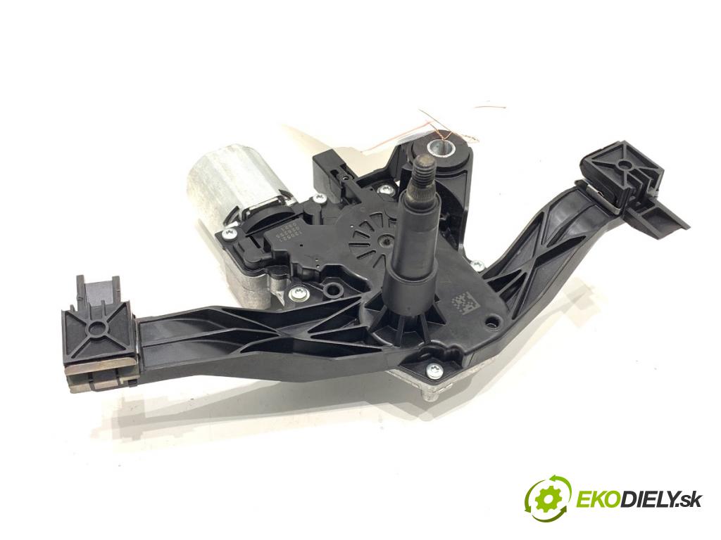 OPEL CORSA E liftback 2018 55 kW 1.4 (08, 68) 1398 Motor stieračov zad 39176498 0390205106
