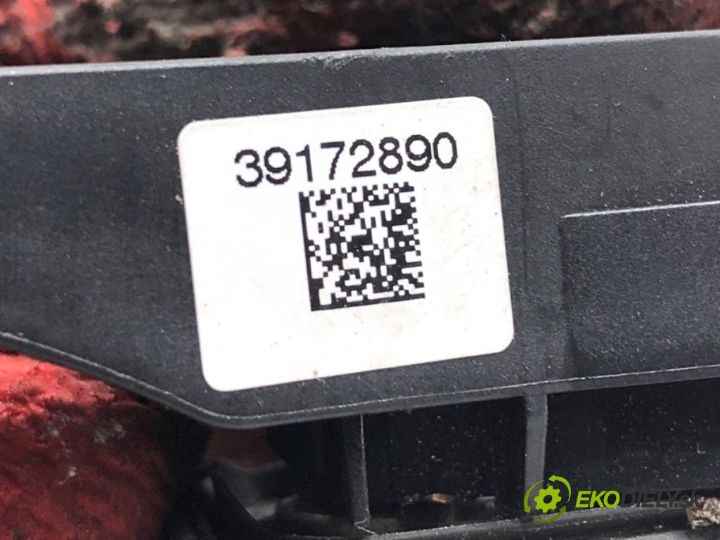 OPEL CORSA E liftback 2018 55 kW 1.4 (08, 68) 1398 Kľučka vonkajšia ľavy zad