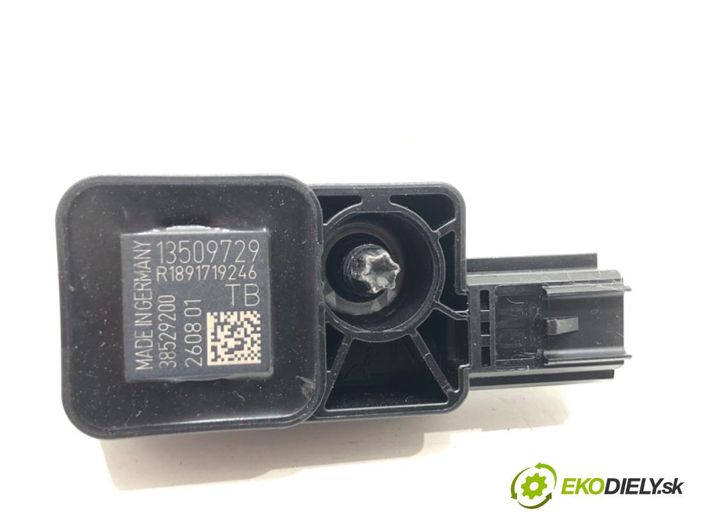 OPEL CORSA E liftback 2018 55 kW 1.4 (08, 68) 1398 Snímač nárazu 13509729 (Snímač nárazu)