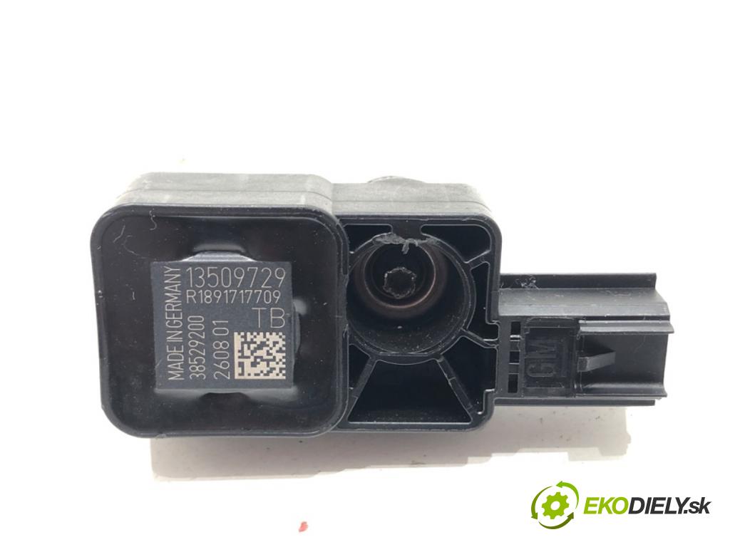 OPEL CORSA E liftback 2018 55 kW 1.4 (08, 68) 1398 Snímač nárazu 13509729 (Snímač nárazu)