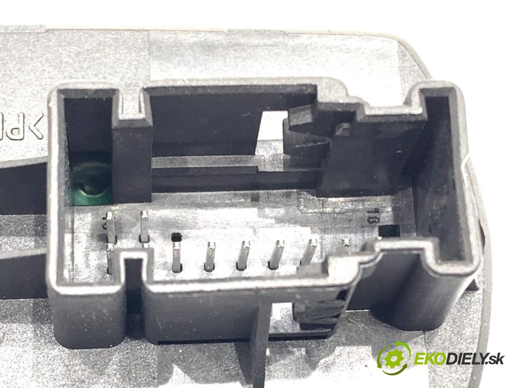 OPEL CORSA E liftback 2018 55 kW 1.4 (08, 68) 1398 Prepínač okien 13430017 (Prepínacie páčky pod volantom)