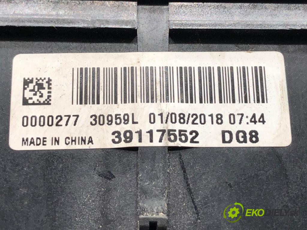 OPEL CORSA E liftback 2018 55 kW 1.4 (08, 68) 1398 skříňka poistková 39117552 (Pojistkové skříňky)