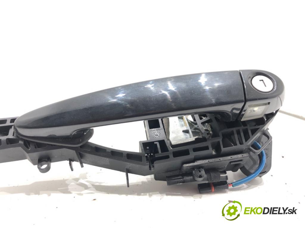 BMW F20 liftback 2012 125 kW 118 i 1598 Kľučka vonkajšia ľavy predný OSVETLENÁ 7297749