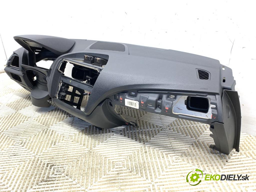BMW F20 liftback 2012 125 kW 118 i 1598 Palubná doska silentbloku pasy 9226003 6791332