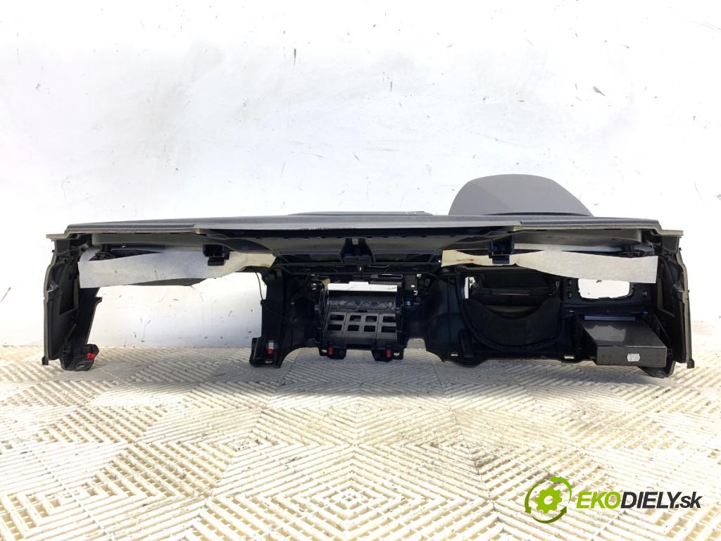 BMW F20 liftback 2012 125 kW 118 i 1598 Palubná doska silentbloku pasy 9226003 6791332