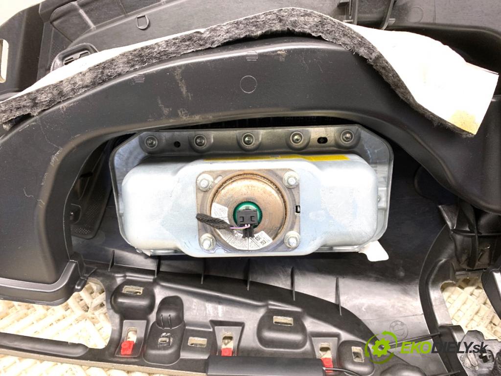 BMW F20 liftback 2012 125 kW 118 i 1598 Palubná doska silentbloku pasy 9226003 6791332