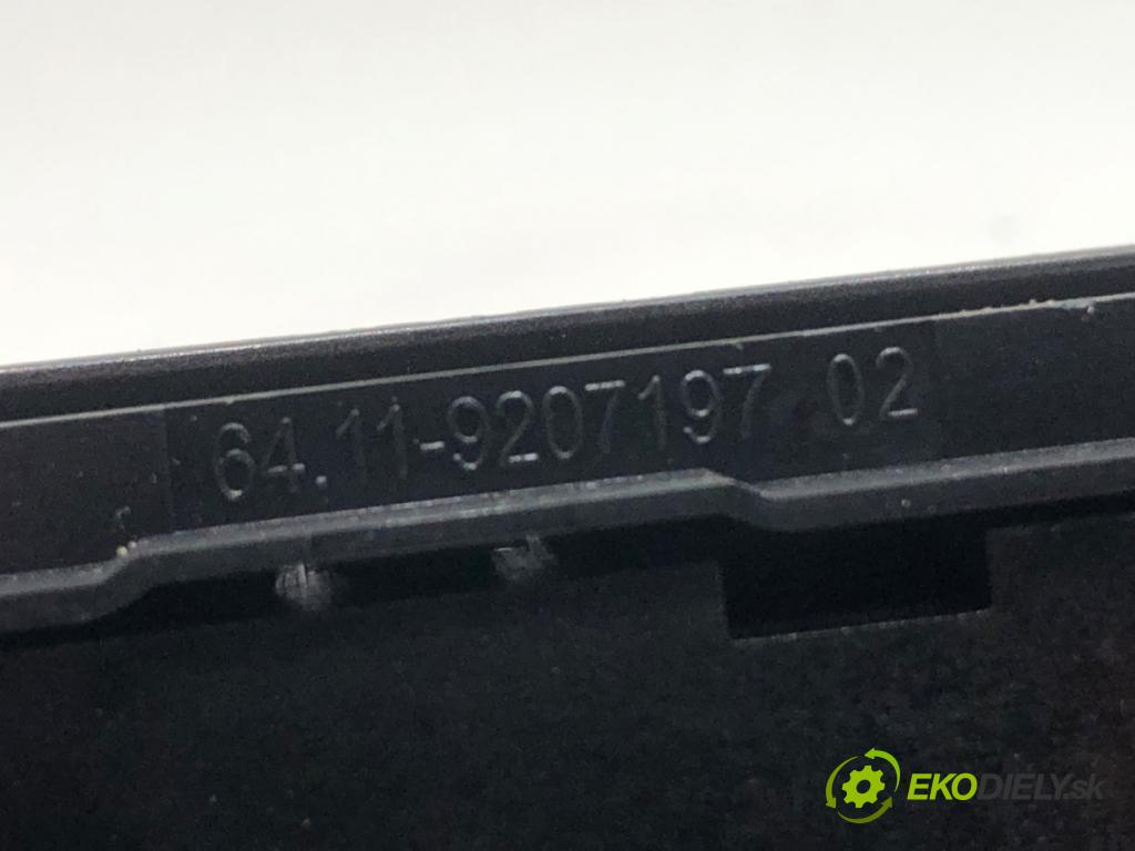 BMW F20 liftback 2012 125 kW 118 i 1598 Panel ovládania kúrenia 9207197 (Prepínacie páčky pod volantom)