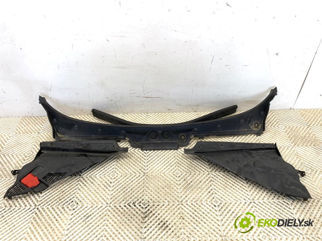 BMW F20 liftback 2012 125 kW 118 i 1598 Torpédo, plast pod čelné okno 7240680 (Torpédo (plast pod čelným sklom))