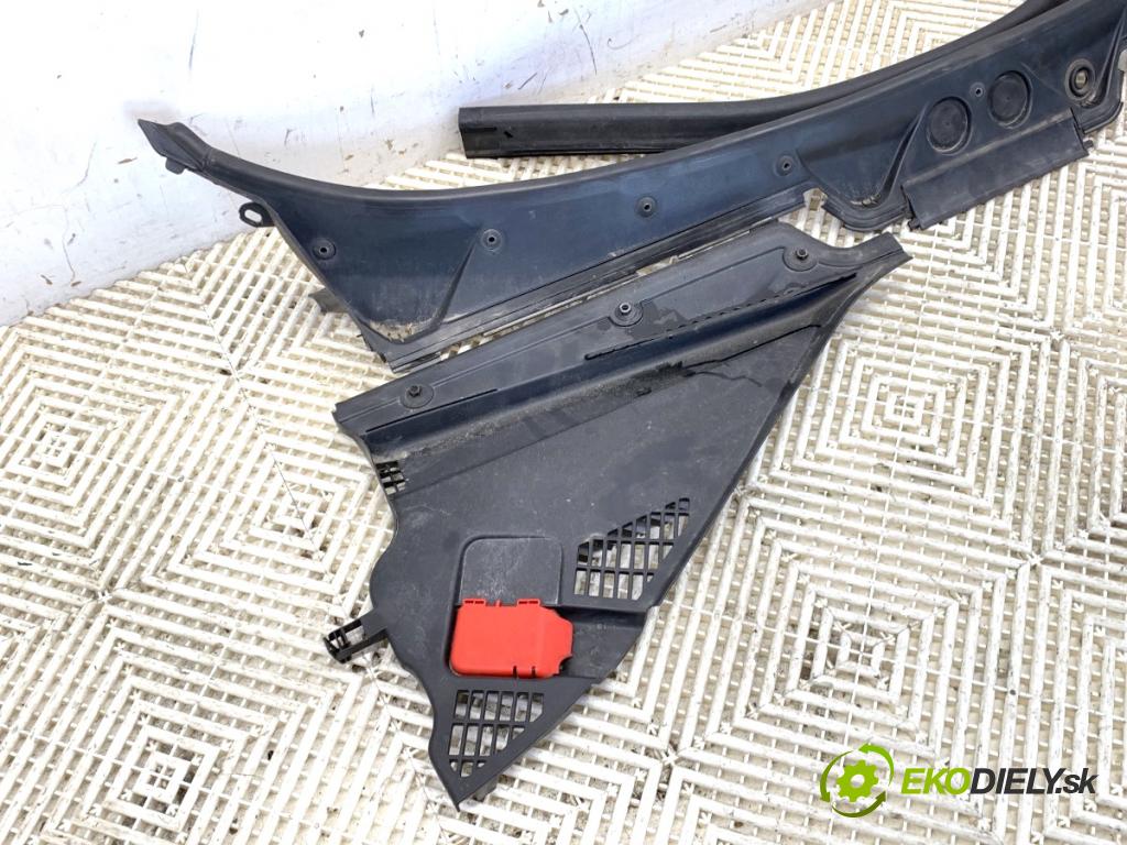 BMW F20 liftback 2012 125 kW 118 i 1598 Torpédo, plast pod čelné okno 7240680 (Torpédo (plast pod čelným sklom))