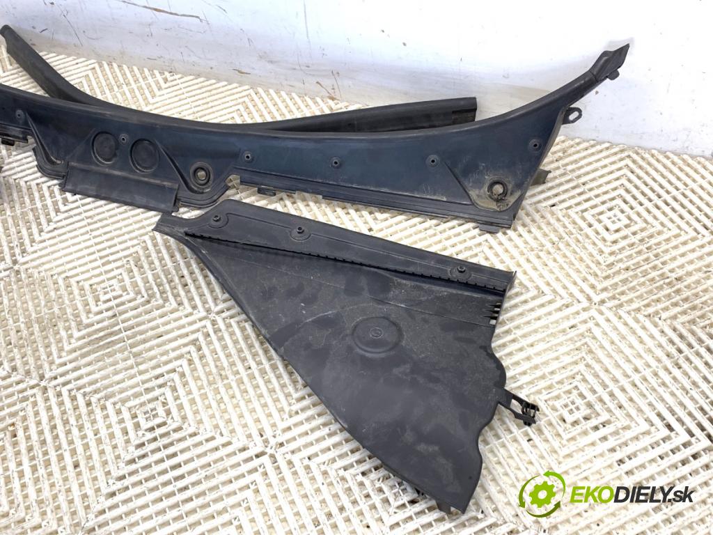 BMW F20 liftback 2012 125 kW 118 i 1598 Torpédo, plast pod čelné okno 7240680 (Torpédo (plast pod čelným sklom))