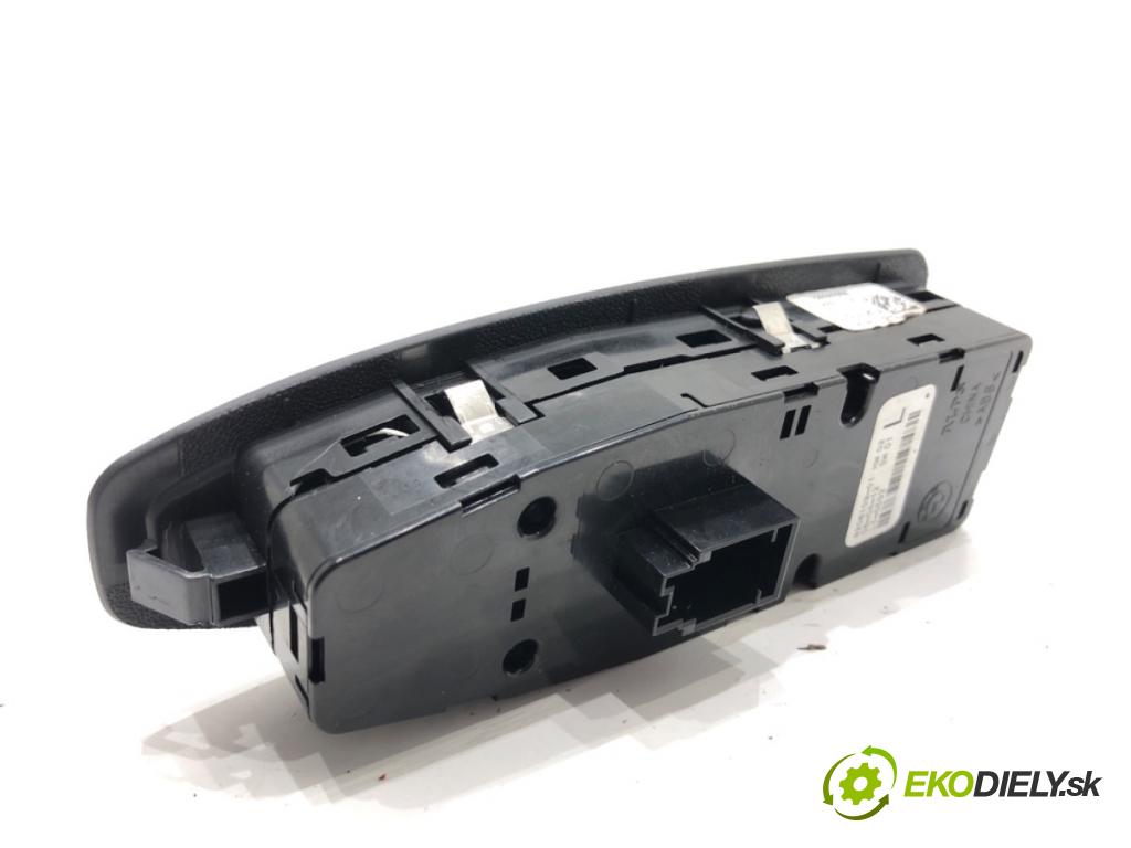BMW F20 liftback 2012 125 kW 118 i 1598 Prepínač okien 9208109 (Prepínacie páčky pod volantom)