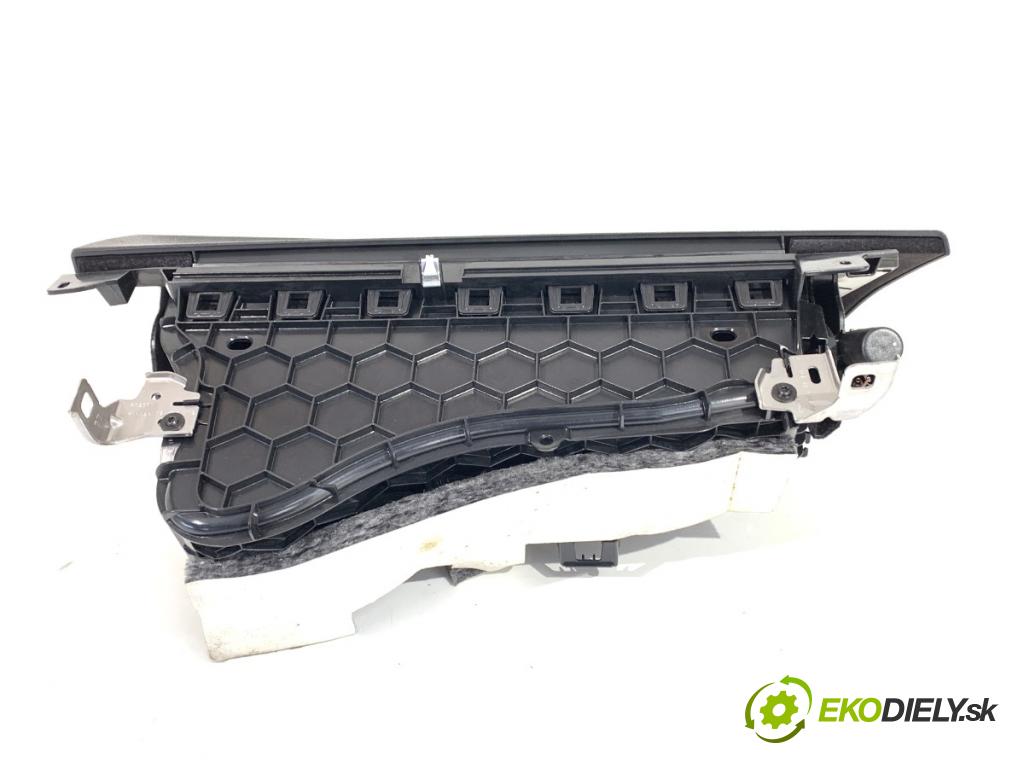 BMW F20 liftback 2012 125 kW 118 i 1598 Priehradka, kastlík spolujazdca  (Priehradka (kastlík))