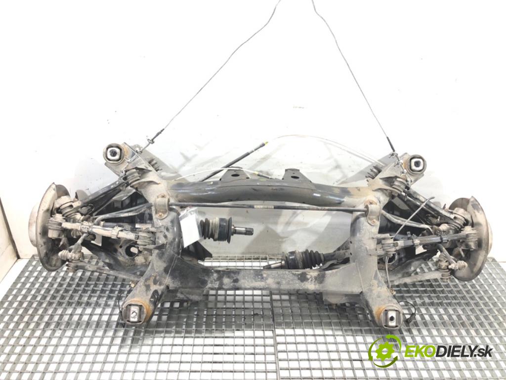 BMW F20 liftback 2012 125 kW 118 i 1598 výztuha zadní část 