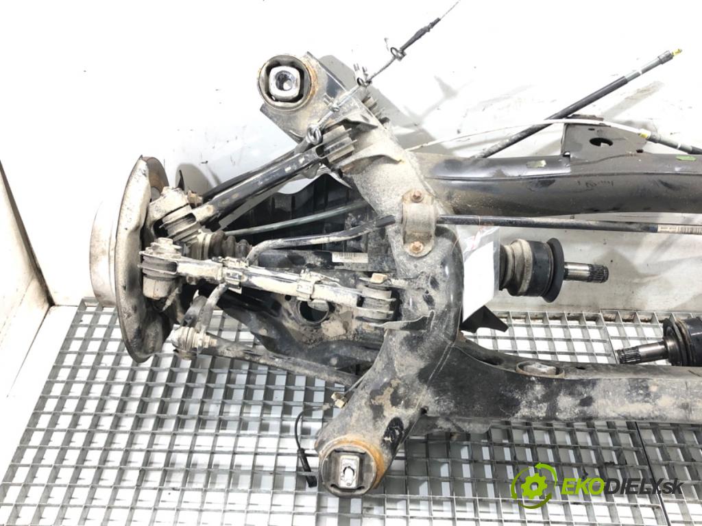 BMW F20 liftback 2012 125 kW 118 i 1598 výztuha zadní část