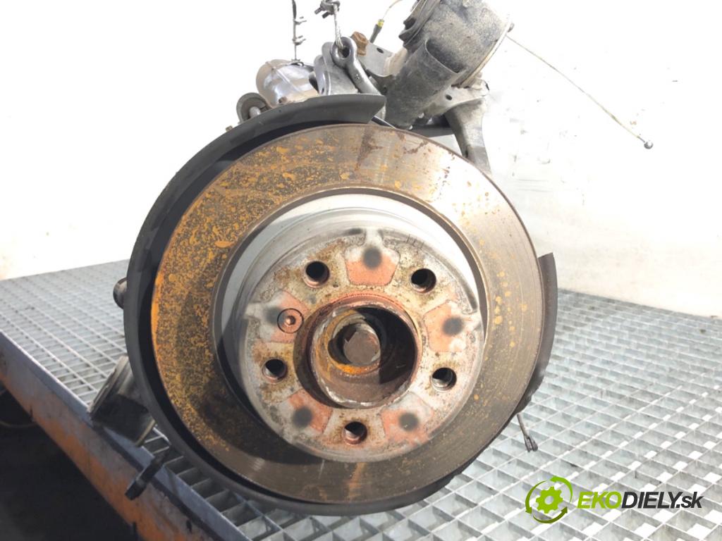 BMW F20 liftback 2012 125 kW 118 i 1598 výztuha zadní část