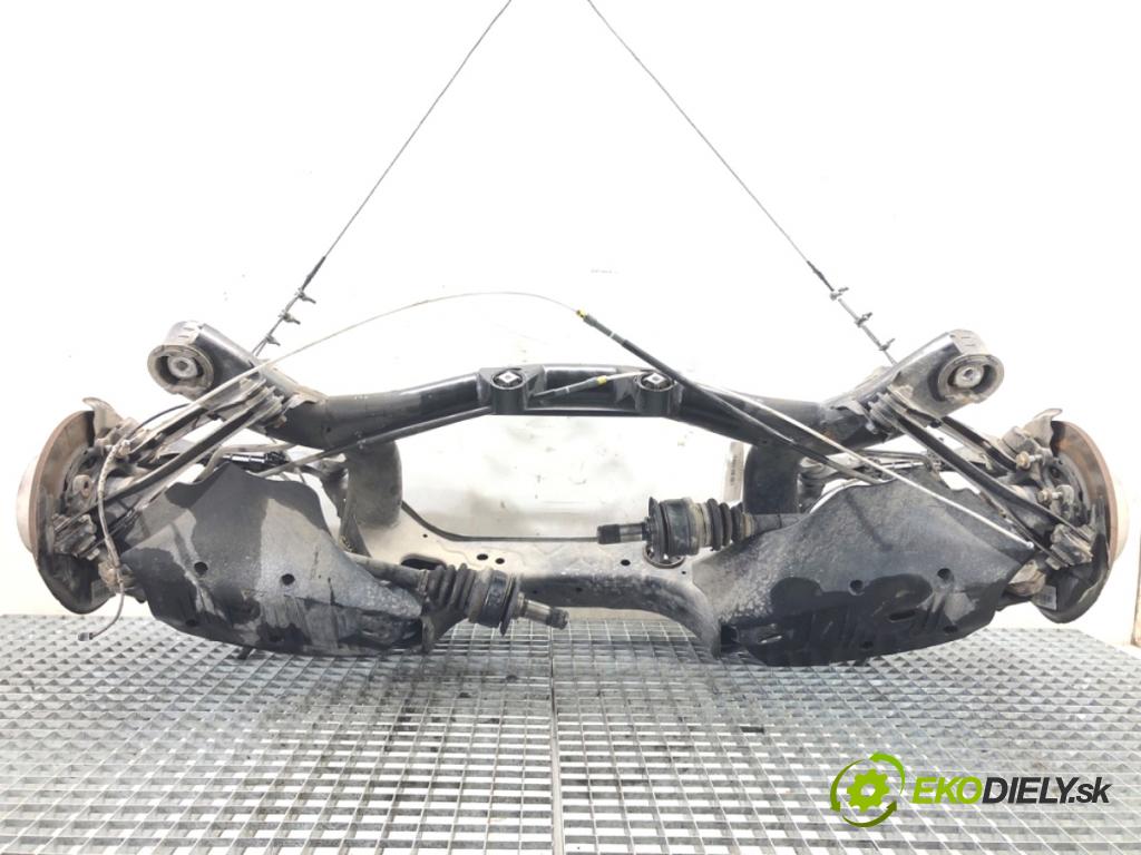 BMW F20 liftback 2012 125 kW 118 i 1598 výztuha zadní část