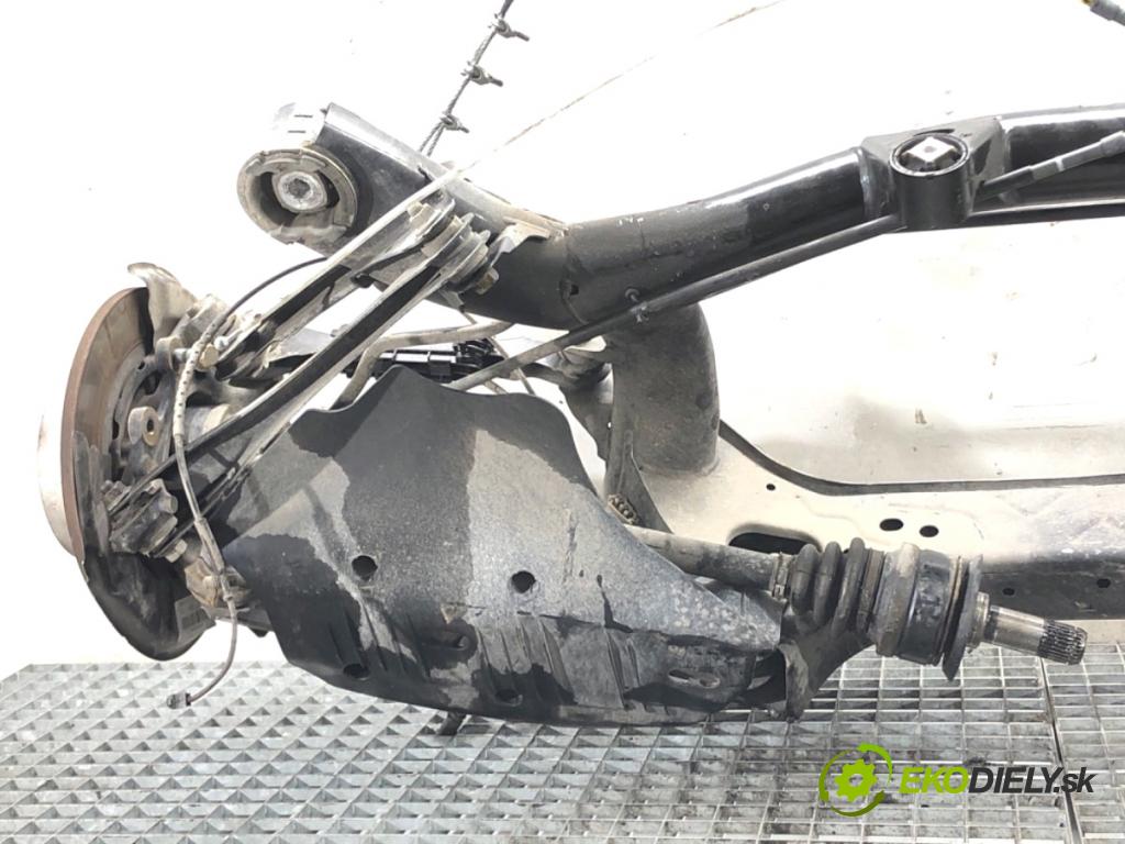 BMW F20 liftback 2012 125 kW 118 i 1598 výztuha zadní část