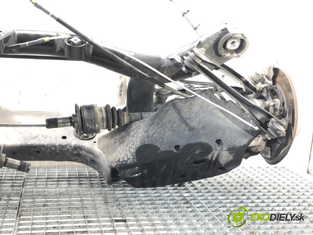 BMW F20 liftback 2012 125 kW 118 i 1598 výztuha zadní část